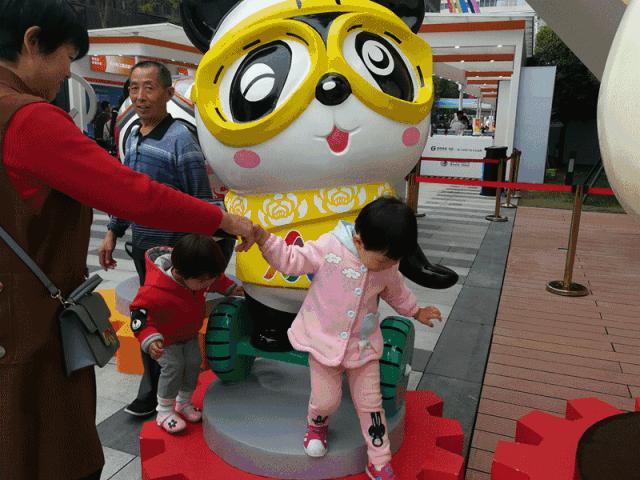 “蓉蓉”诞生记|来成都高新“菁蓉汇”,不和“蓉蓉”合影就亏啦