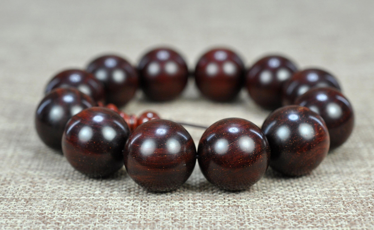 小叶紫檀手串佩戴不宜去哪些地方,佩戴小叶紫檀的三不宜