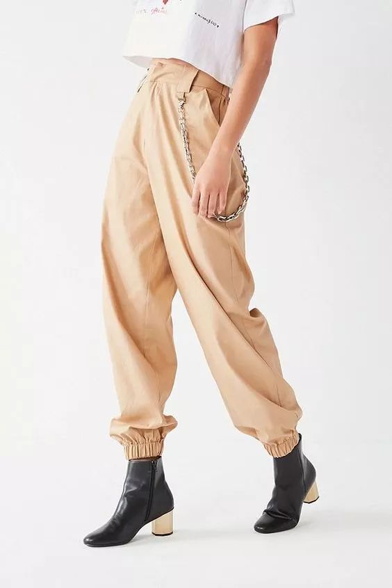 周冬雨穿牛油果绿连衣裙,周冬雨穿芭莎裙