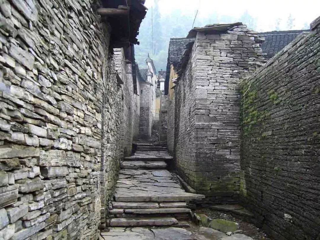 湖南凤凰古城红色旅游,红辣椒旅游