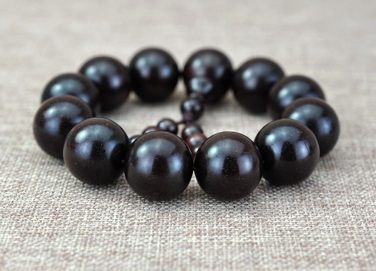 小叶紫檀可以上油盘玩吗,小叶紫檀商家发货为什么要上油