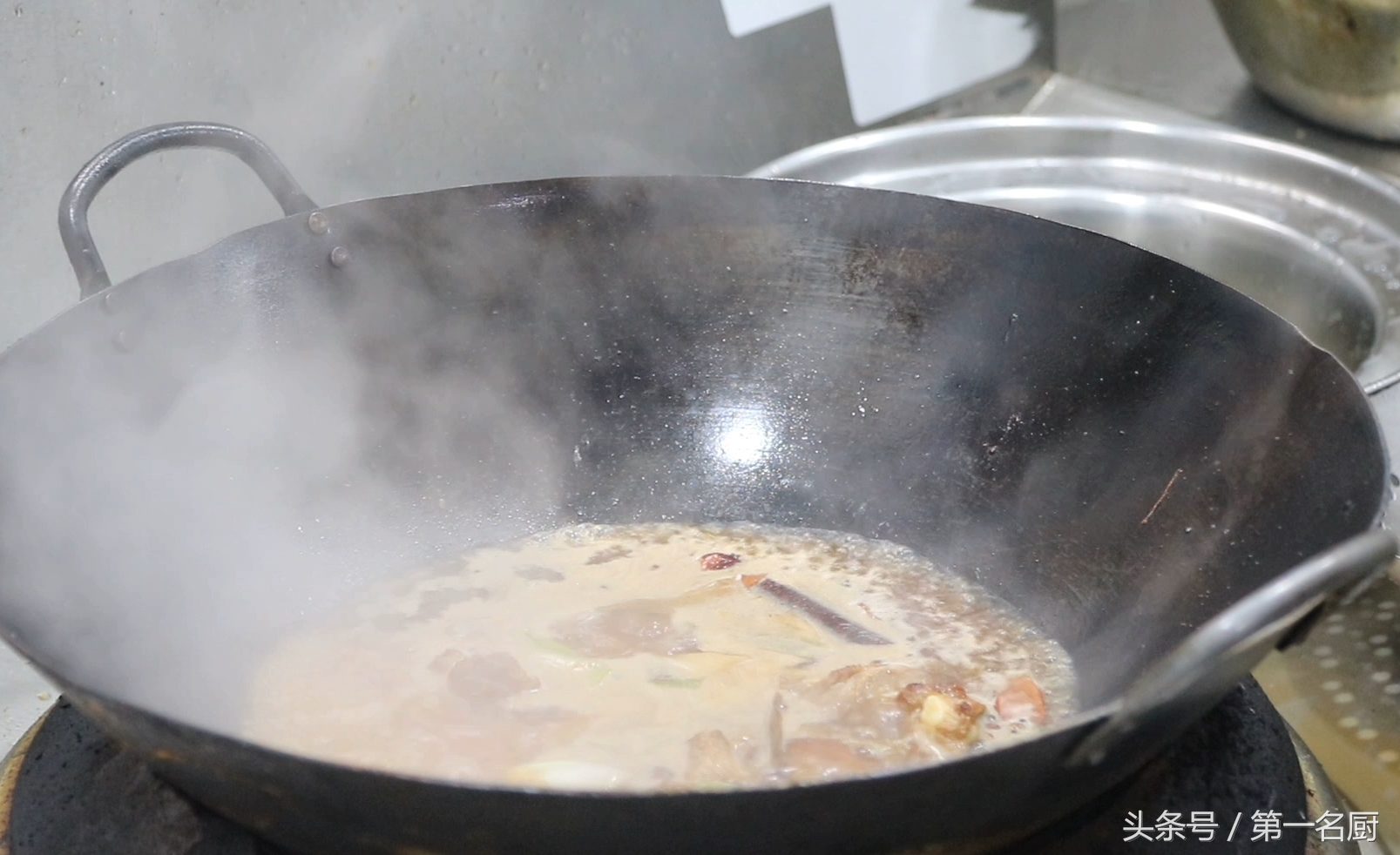 吕小厨咸香软糯红烧排骨,红烧排骨怎么做好吃又软烂