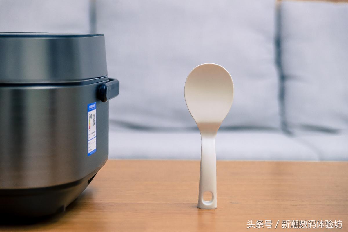 美的电饭煲与一般电饭锅区别,你见过可以把饭倒出来的电饭煲吗