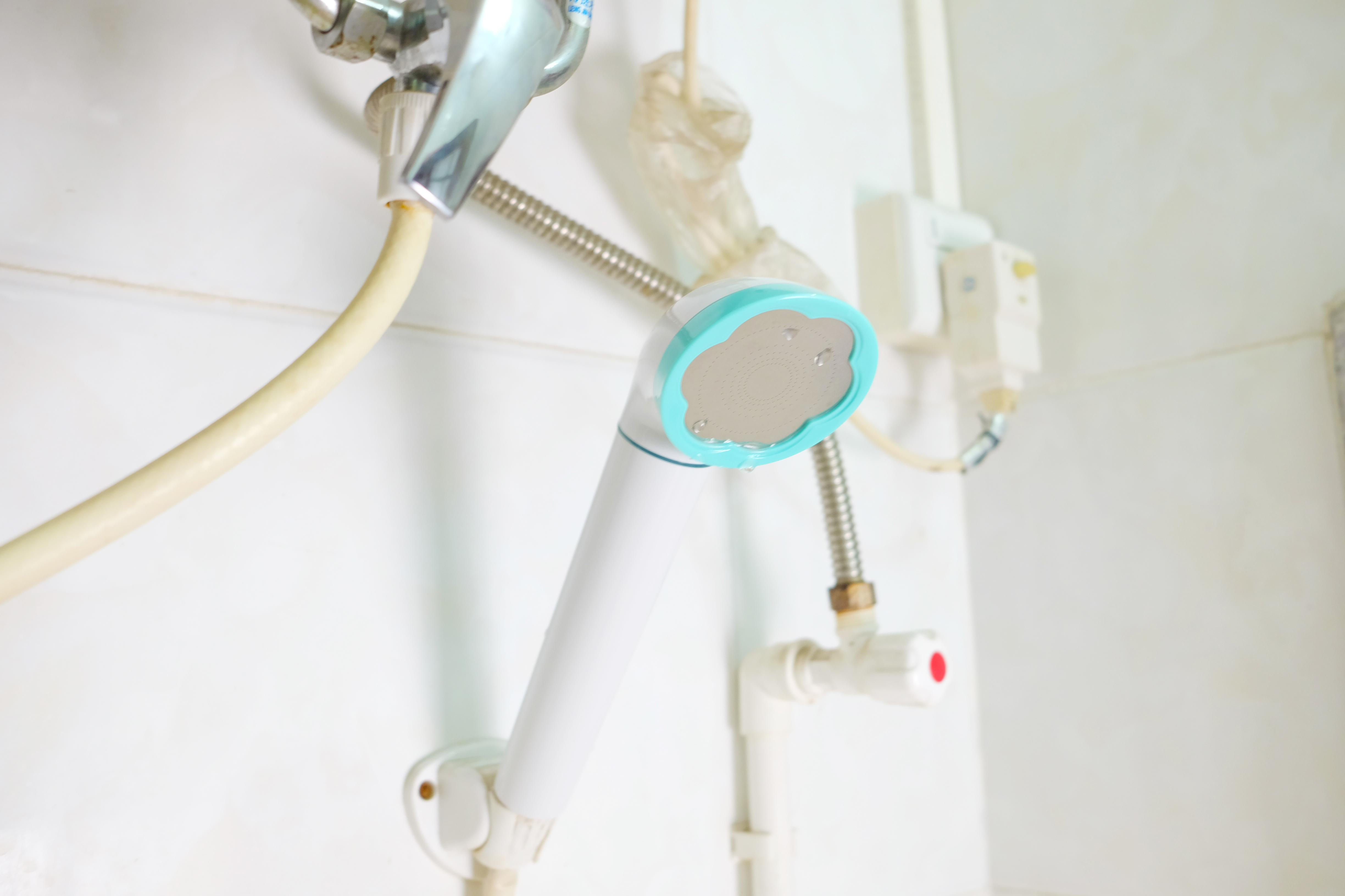 洗热水澡皮肤痒要怎么办,洗完澡身体异常发痒是荨麻疹吗