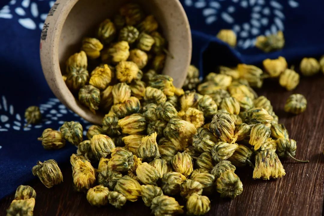 菊花什么人不建议吃呢,菊花可以吃下去吗