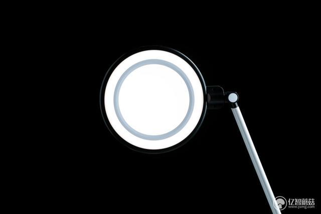 亿智蘑菇评测丨贴身书童——孩视宝护眼灯上手体验