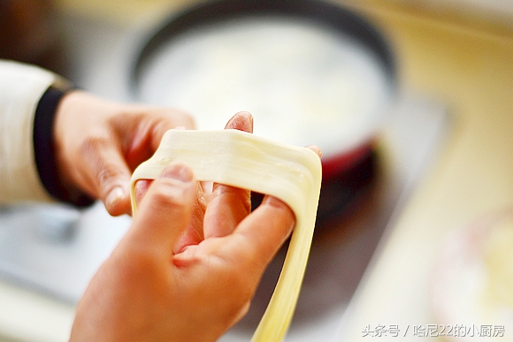 土鸡炖汤什么时候放盐要不要焯水,土鸡炖汤焯水的黄油要不要去掉