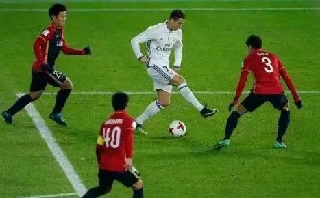 交叉跨步变向，足球场上的过人利器！