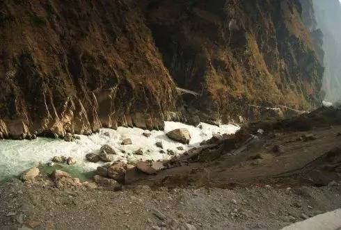 云南之行：极限苦旅虎跳峡