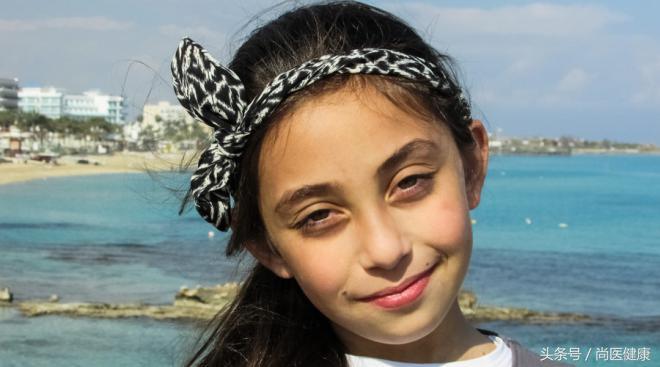 鼻中隔向右偏曲左边鼻子经常出血,鼻中隔偏曲出血还能洗鼻子吗