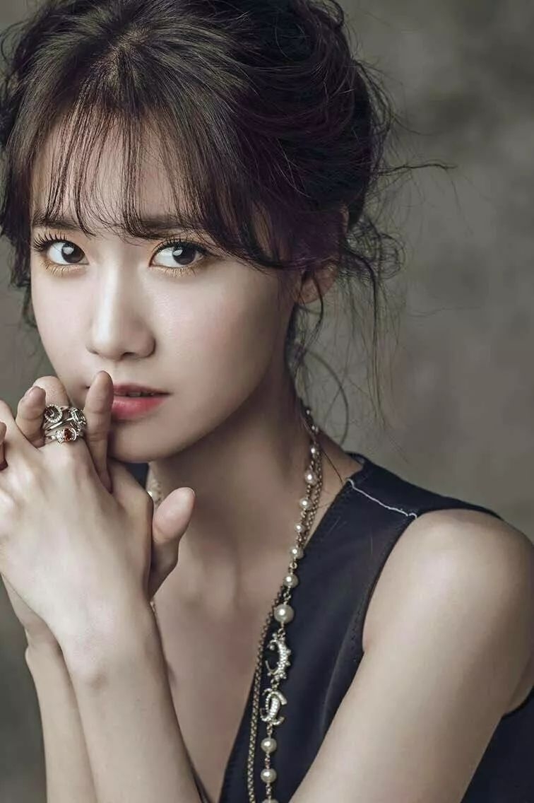 50岁女人脸大圆适合什么发型,脸大脖子短中年女士适合什么发型