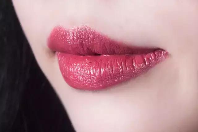 40块和400块口红的区别，我们测评完这24支豆沙色口红后告诉你