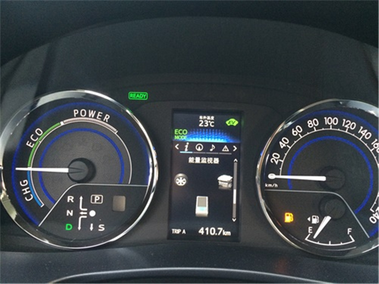 车子油表亮黄灯还能开多远,汽车油表黄灯亮起还能跑多少公里