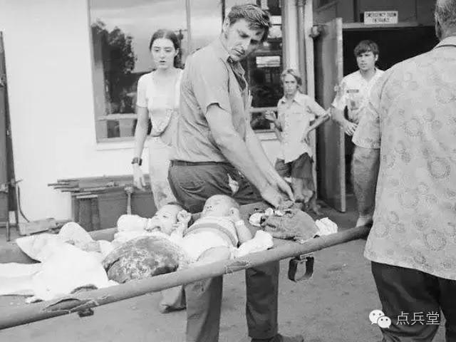 奶爸飞机抱娃,奶爸飞机带娃