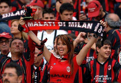 泪奔！米兰德比重燃，满满都是青葱岁月的回忆，红黑米兰情永不变