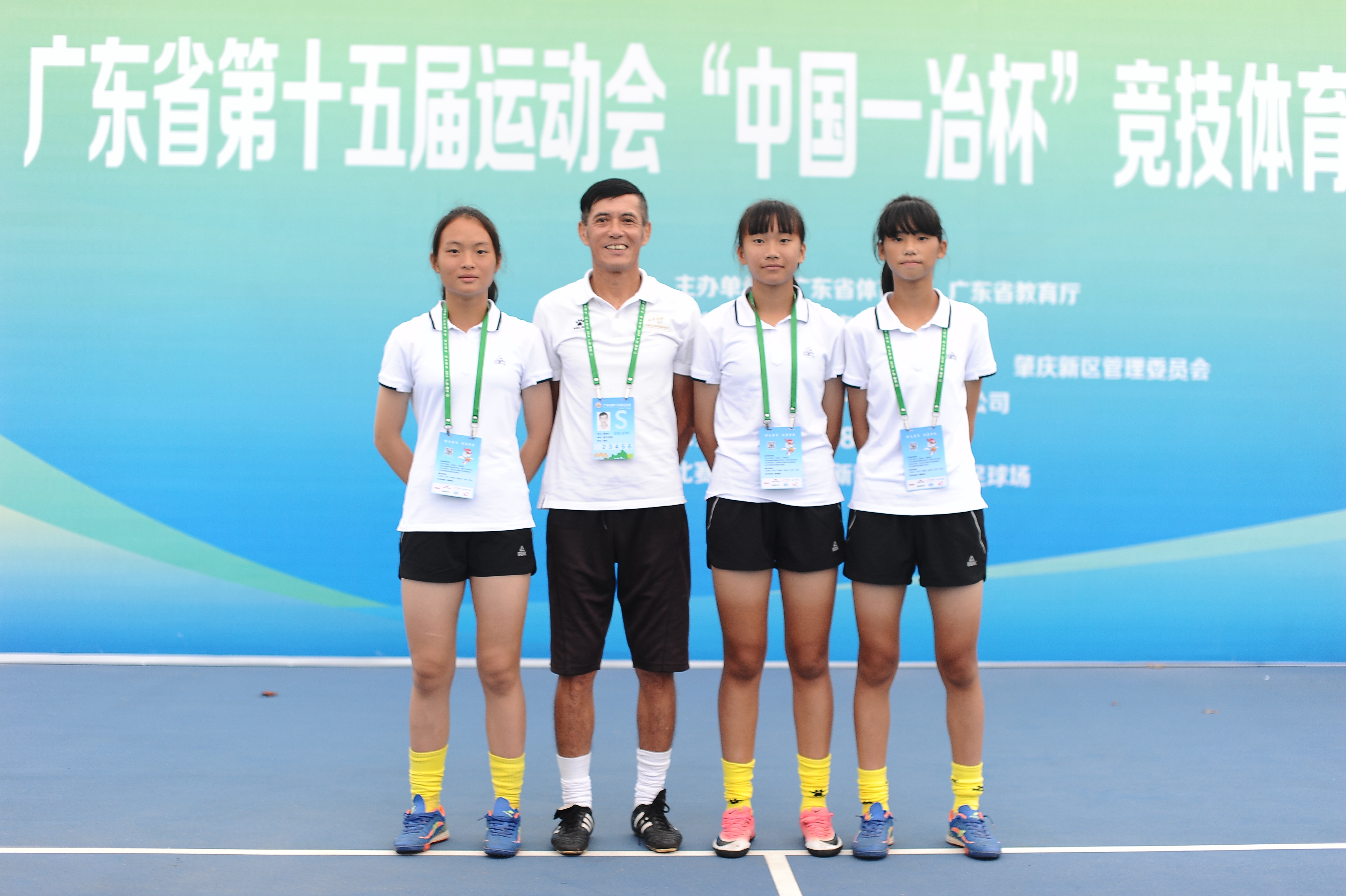 用双手守住湛江足球的未来,陈建中教练