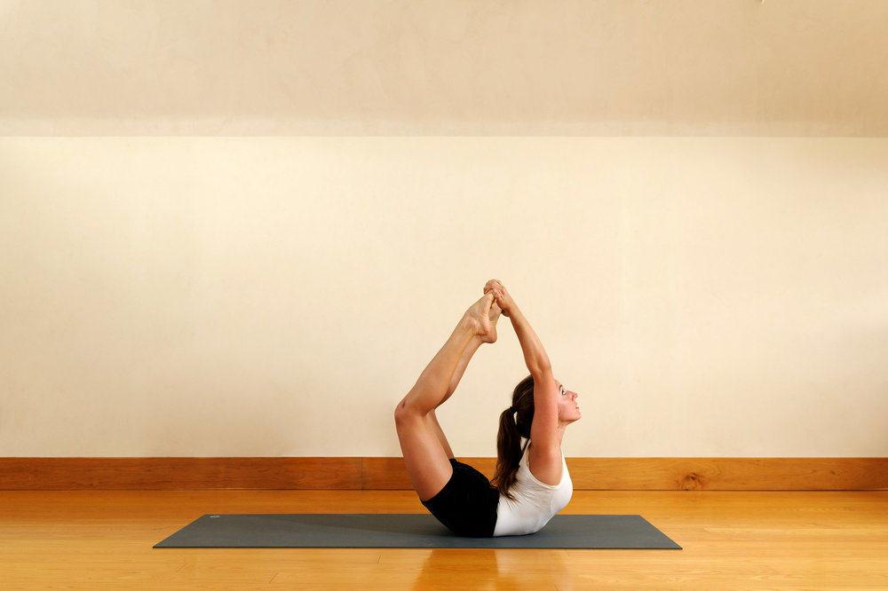 瑜伽体式单双腿弓式,瑜伽体式侧旋三角式