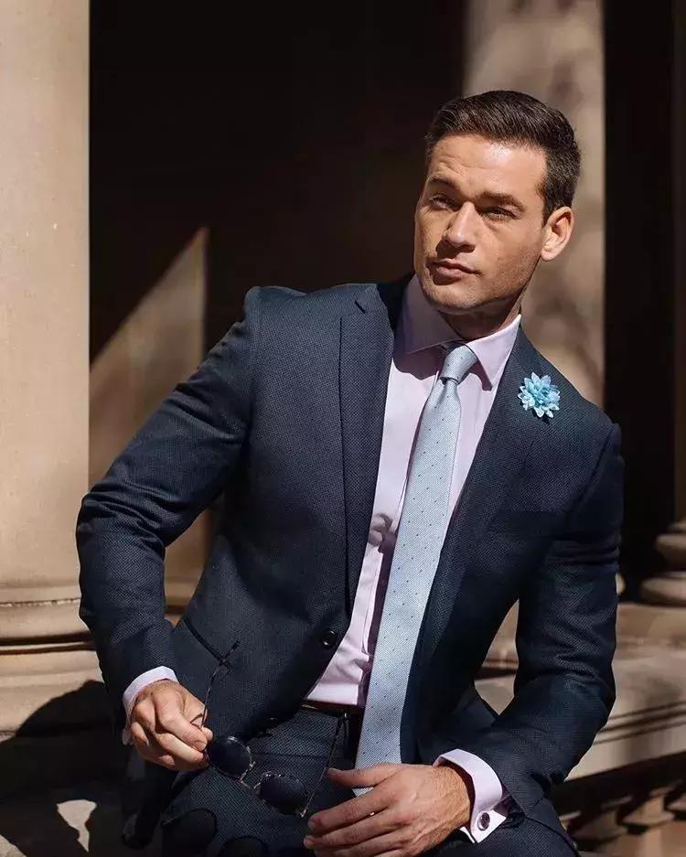 摆脱“全员恶人紫”和“原谅绿”,粉色才是最时尚的颜色