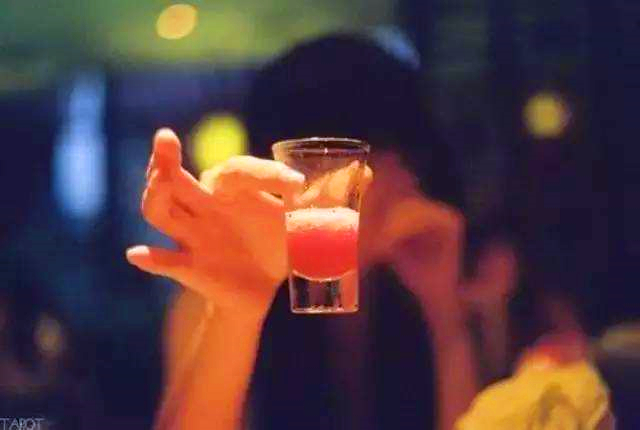 酒精过敏的人怎么才能喝酒,酒精过敏的人在饭局怎么拒绝喝酒