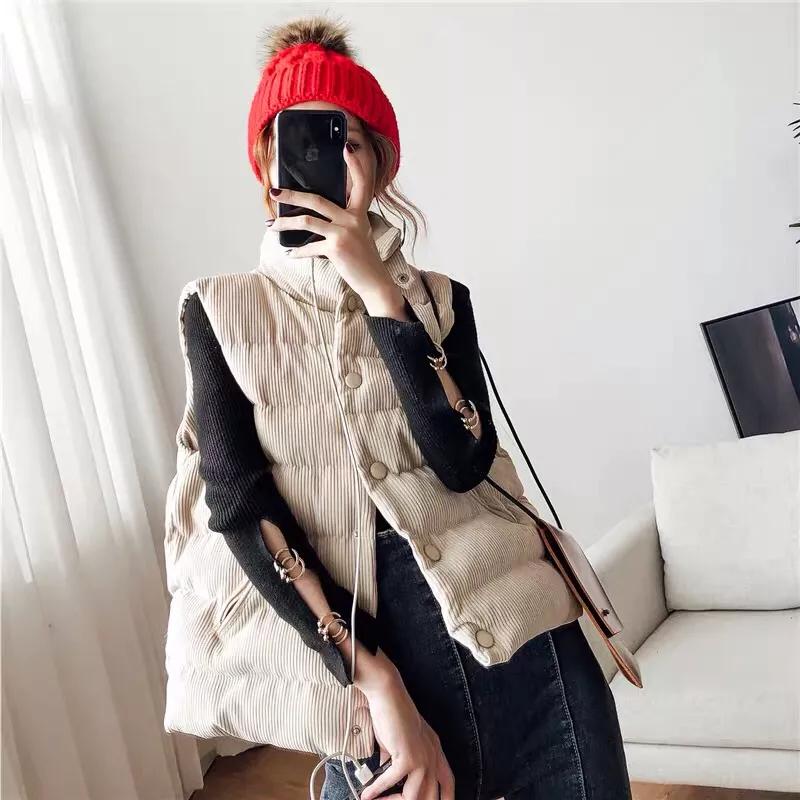 棉马甲搭配丝绒裤,黑色马甲搭配牛仔裤秋冬季