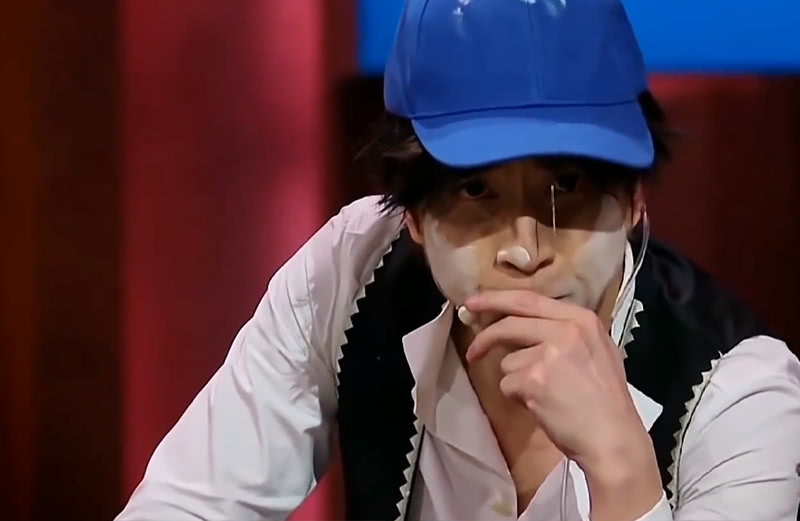 薛之谦在节目上突然痛哭,薛之谦在节目中意外流鼻血