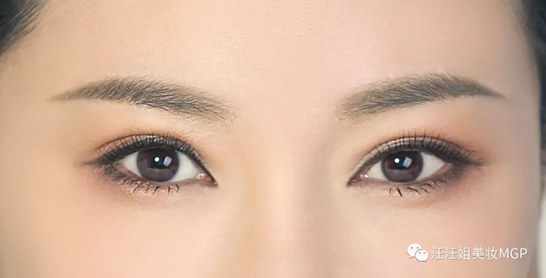 快速学会睫毛夹翘的技法视频教程,只用一招轻松学会夹出睫毛