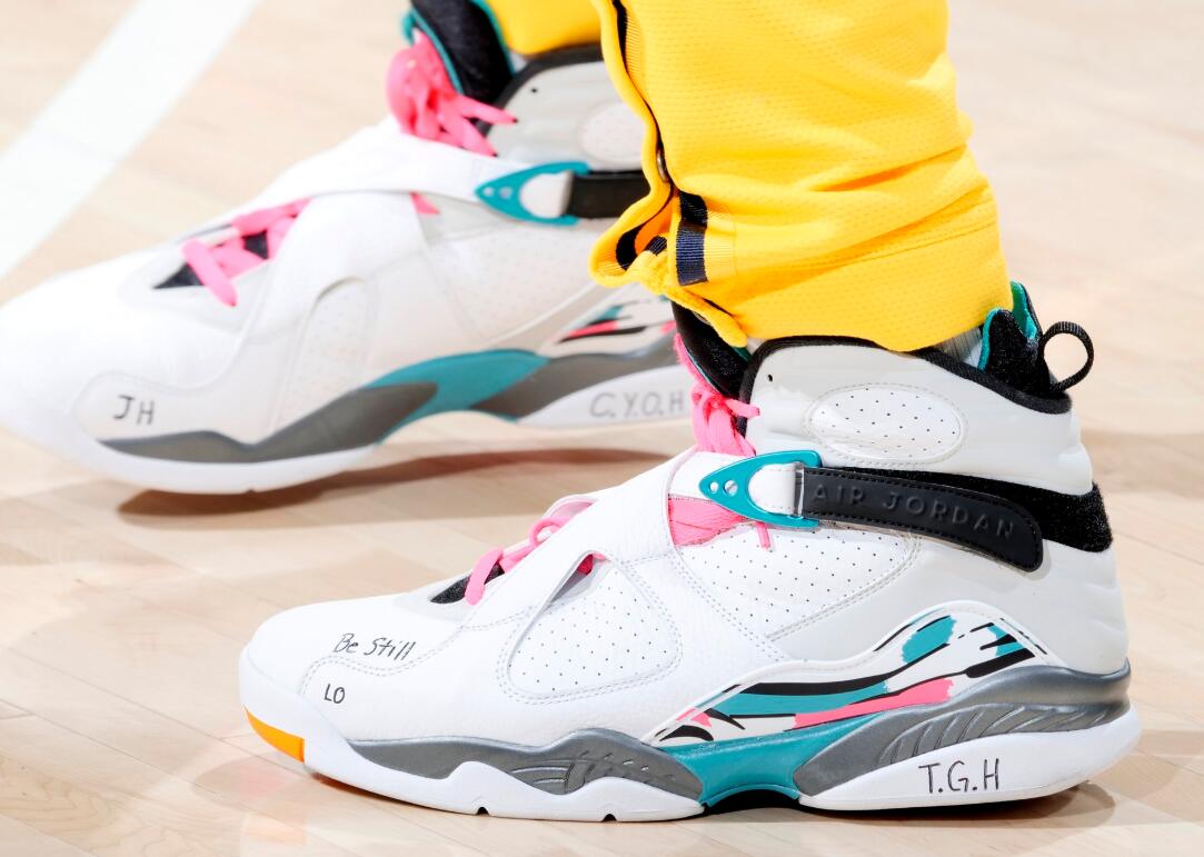 今日球场战靴鉴赏：杜兰特穿鸳鸯配色KD11