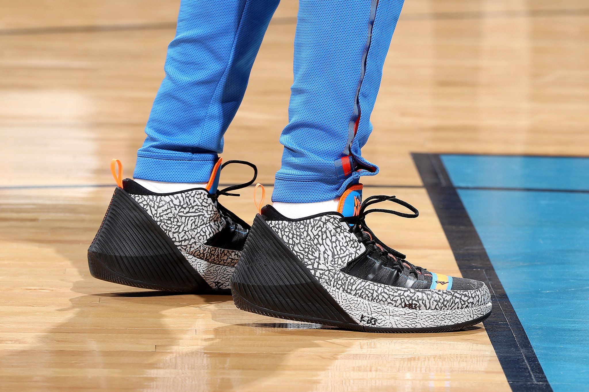 NBA赛场篮球鞋今日集锦，杜兰特脚上的球鞋比他的表现更耀眼