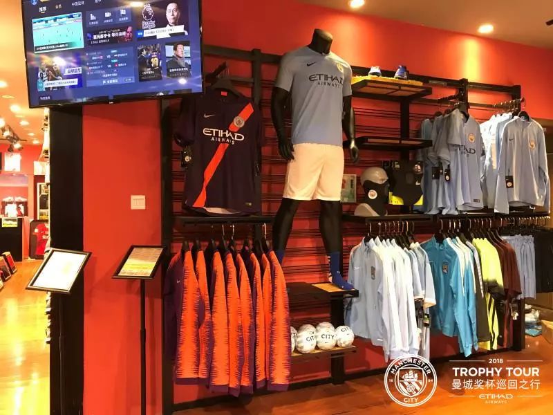 球星、赏川剧、看球蹦迪？奖杯中国行成都精彩瞬间全纪录！