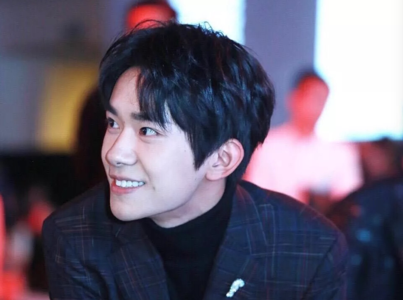 第一批00后易烊千玺,第一批零零后长大