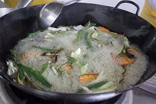 万州烤鱼炒底料的配方,重庆万州木炭烤鱼秘制配方