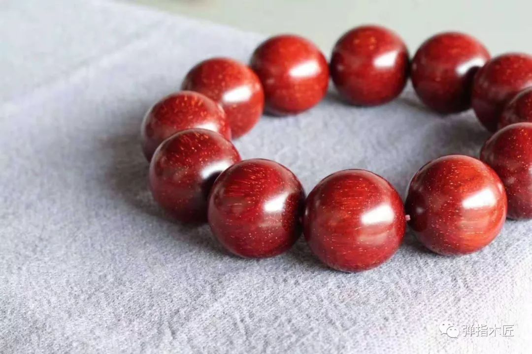 真正的小叶紫檀手串在哪里买,不同价格的小叶紫檀手串测评