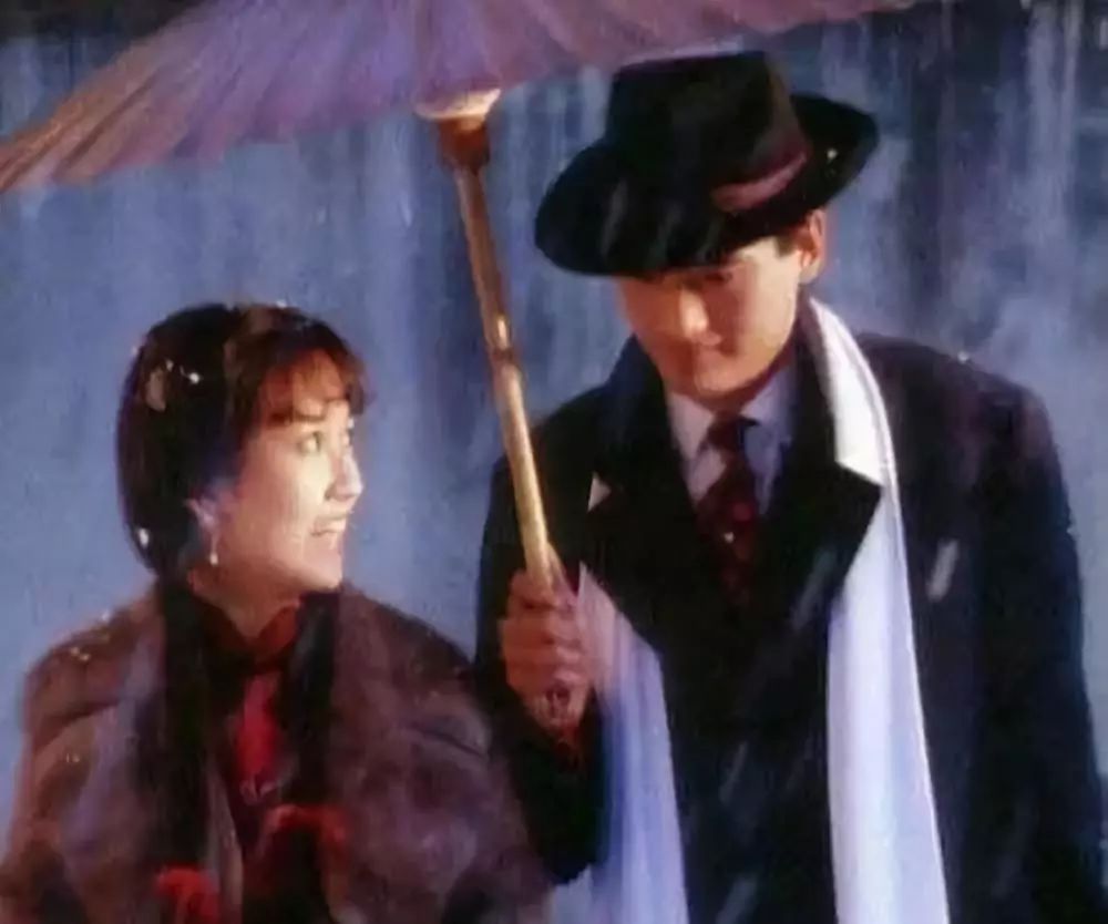 无双电影小马哥,小马哥周润发电影英雄本色动图