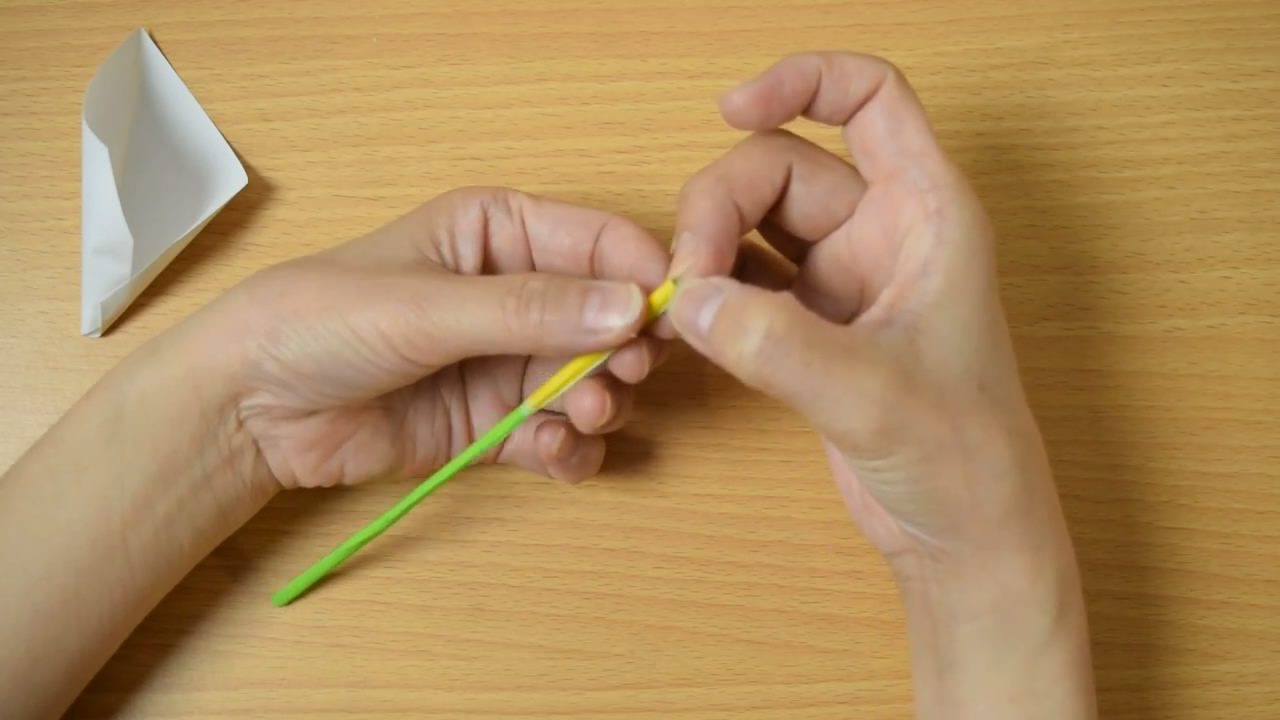 百合花的折纸方法简单又漂亮,百合花折纸教程步骤图解法