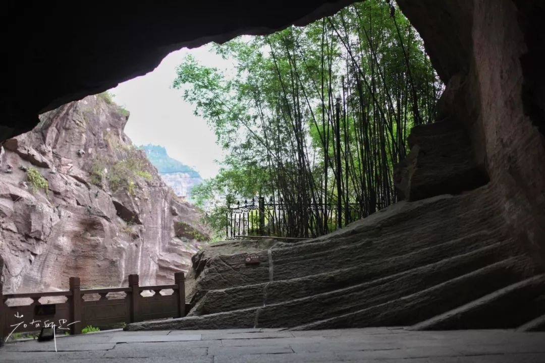 没有人来人往的城市,没有人山人海的地方