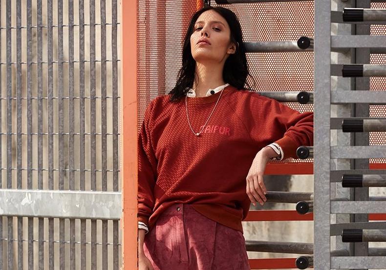 40岁女人穿什么色显气质,40左右穿什么颜色衣服显气质