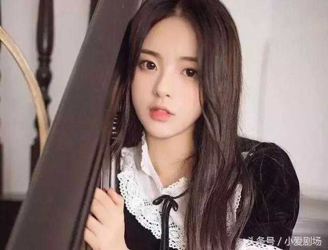 我，杨超越，20岁，身价千万，除了贫穷和美貌一无所有