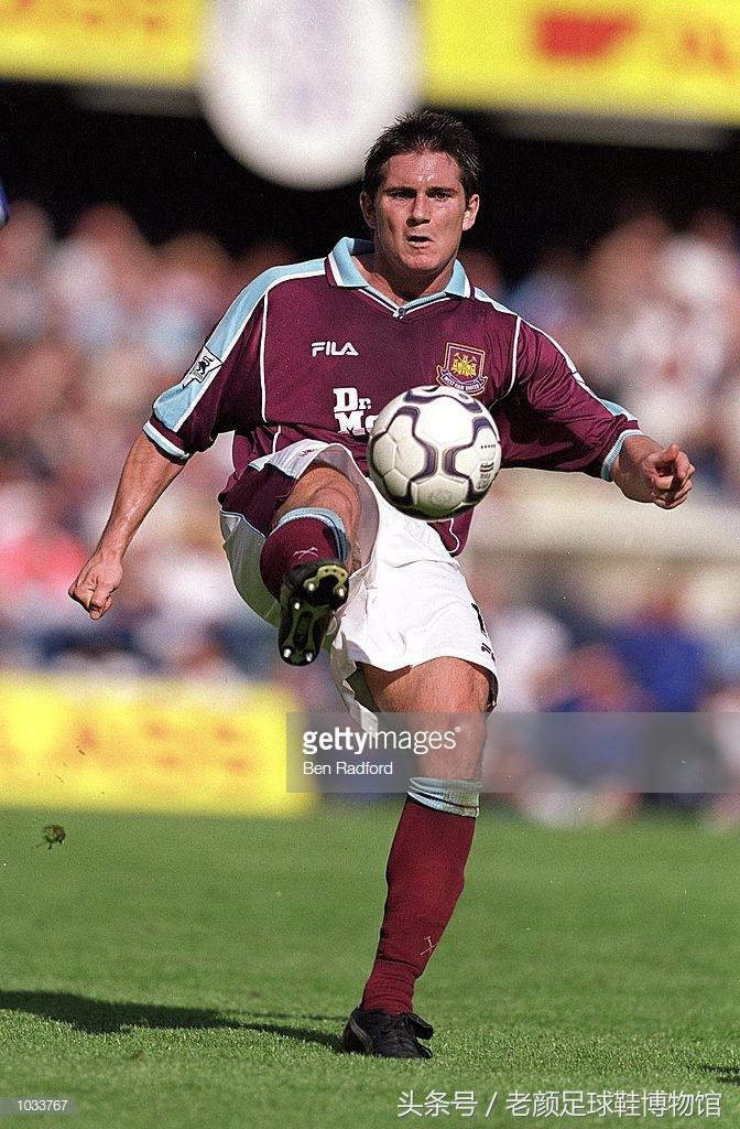 马拉多纳夺冠时的球鞋,球王马拉多纳球鞋