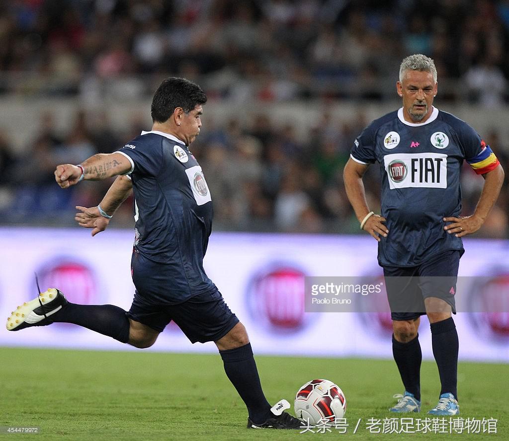 马拉多纳夺冠时的球鞋,球王马拉多纳球鞋