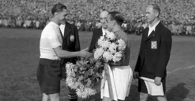 科学家玻尔有多厉害,物理学家玻尔与爱因斯坦