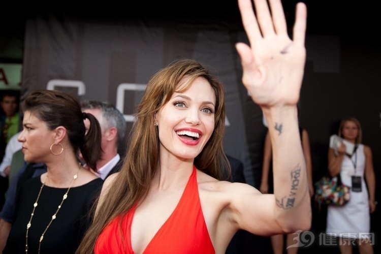 女人这张脸到底怎么保养,很多女性为什么要保养第二张脸