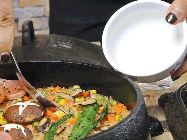 邯郸这家鸡腿煲中的LV,吃第一口就失控,连汤汁都想打包带走!