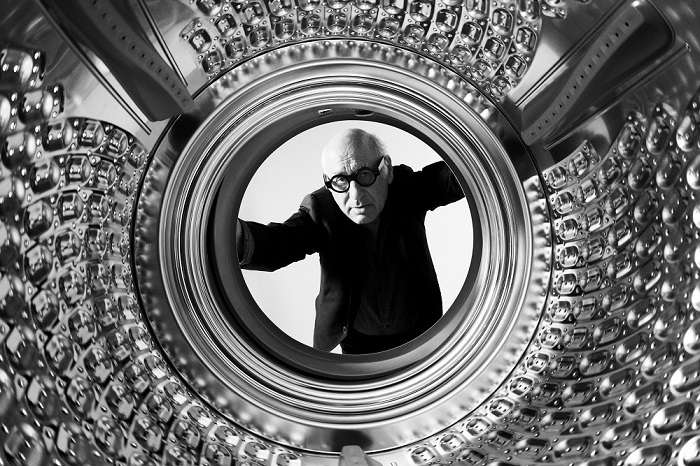 明明是家正经的科技公司,却偏爱恶搞艺术