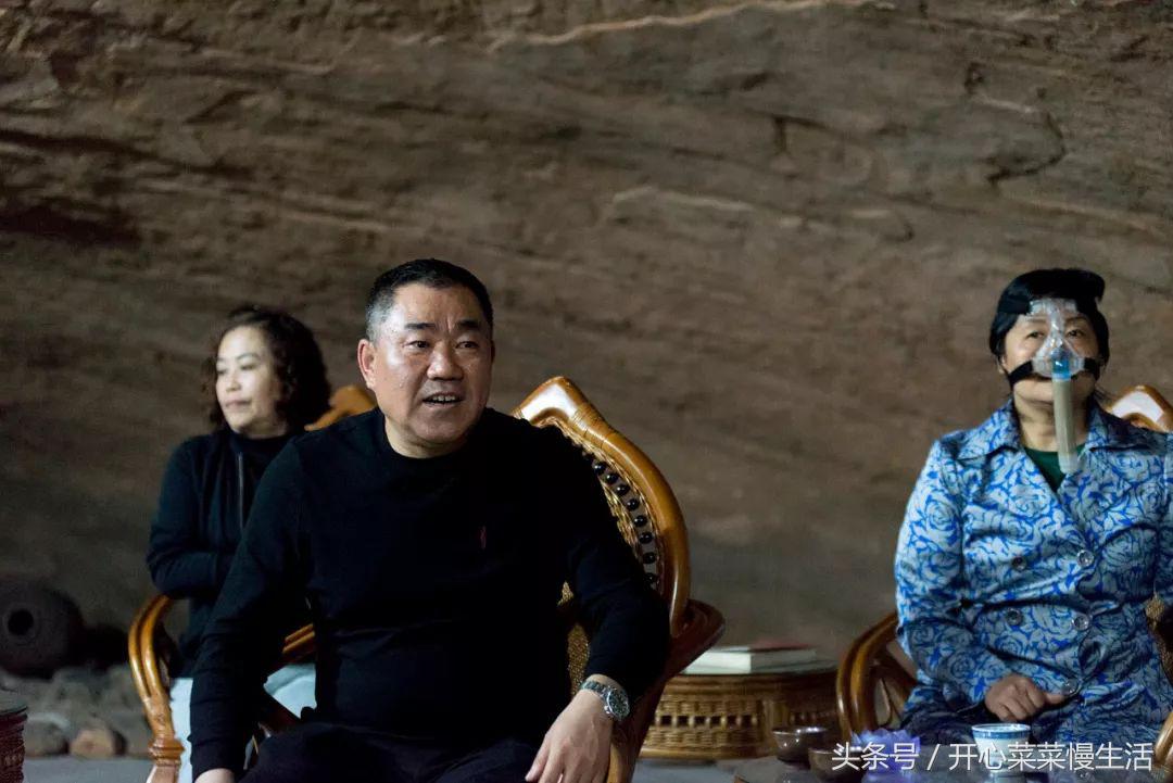 这个寺庙有点怪，只有一个和尚和百名肿瘤病人