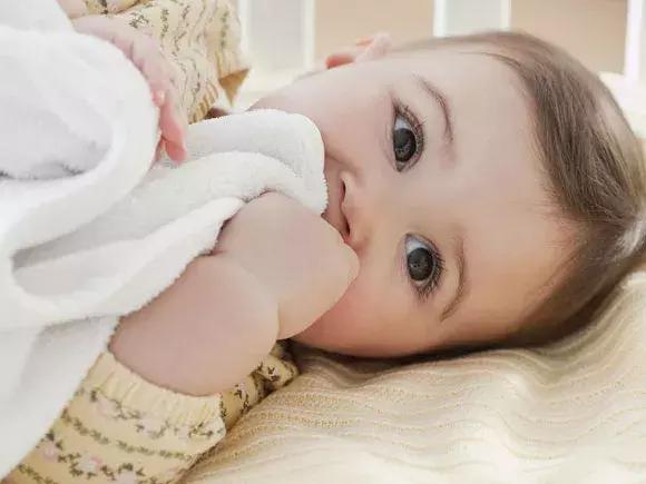 宝宝一到中午就脸红皴裂,天冷小朋友脸皴了怎么办