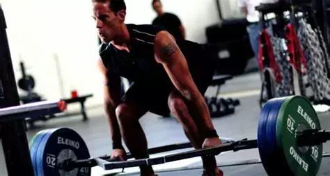 深蹲前这样练解决你80%的深蹲问题,3个方法让你的深蹲更给力