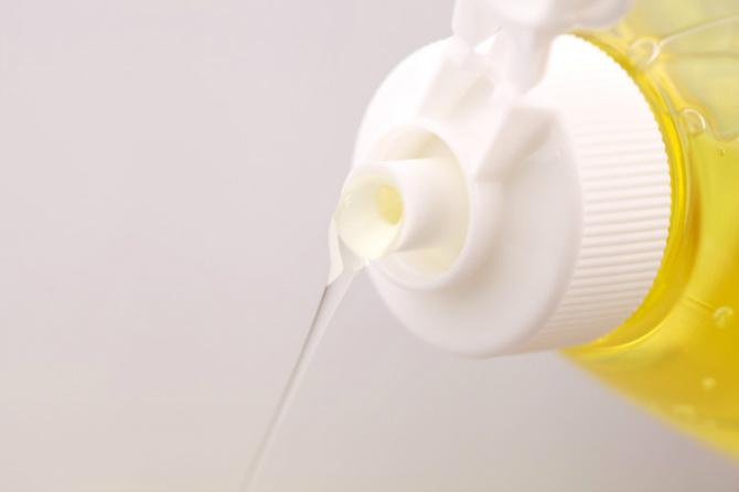 大姨妈的血渍怎么洗才能干净,大姨妈的血渍弄在床上怎么洗