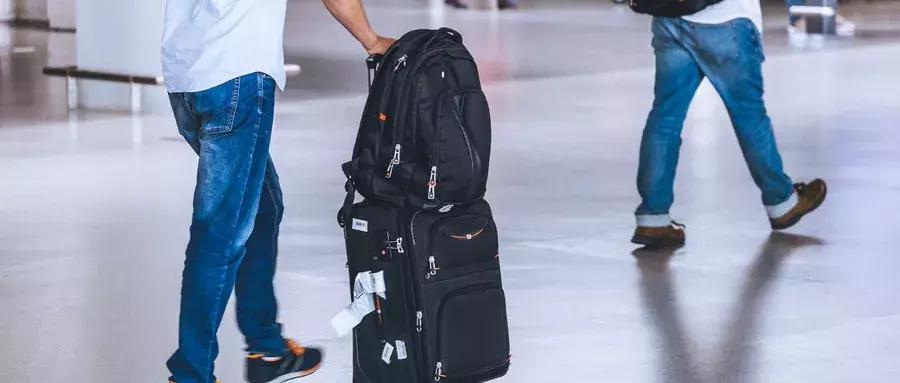 机场行李托运要不要封口,机场托运行李箱没有锁东西会丢吗