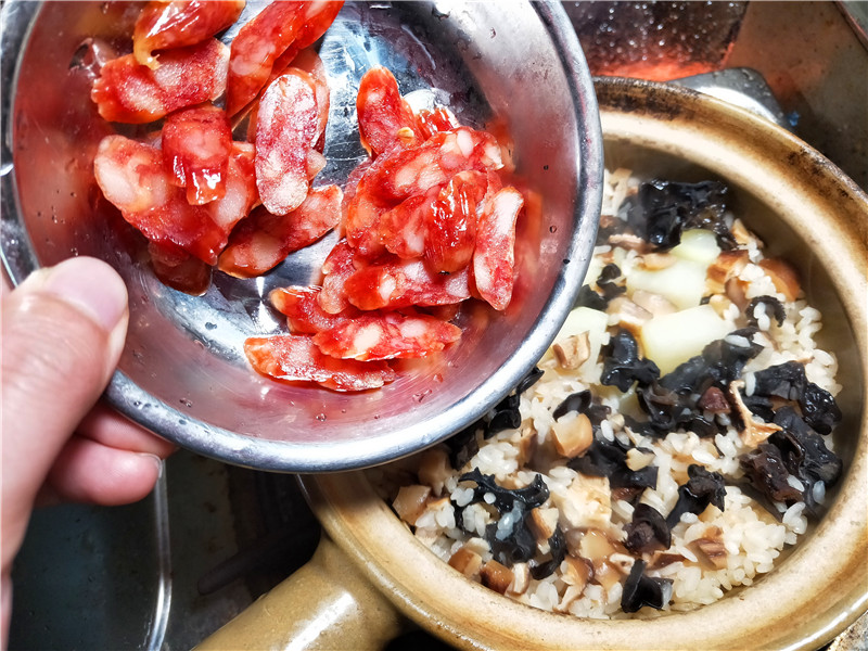 广式煲仔饭如何有锅巴,广式正宗煲仔饭做法