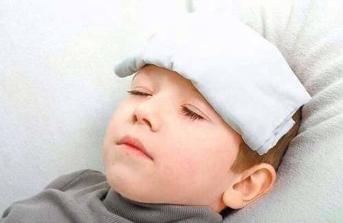 宝宝反复发烧38.5以上降温小妙招,宝宝发烧38.2度怎么物理降温